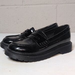 Art Class Girls Celia Slip-On Loafers in black faux patent leather Size 1, NWOT